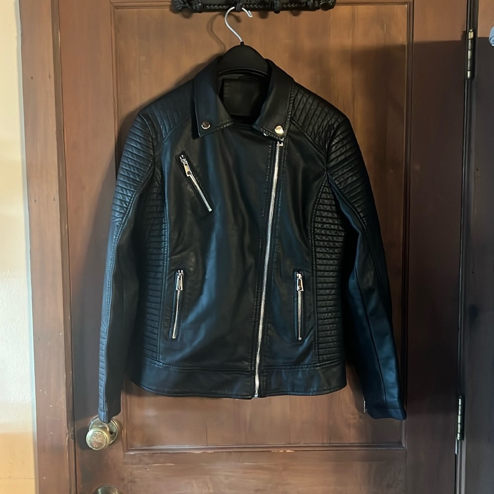 MEDIUM FAUX LEATHER JACKET